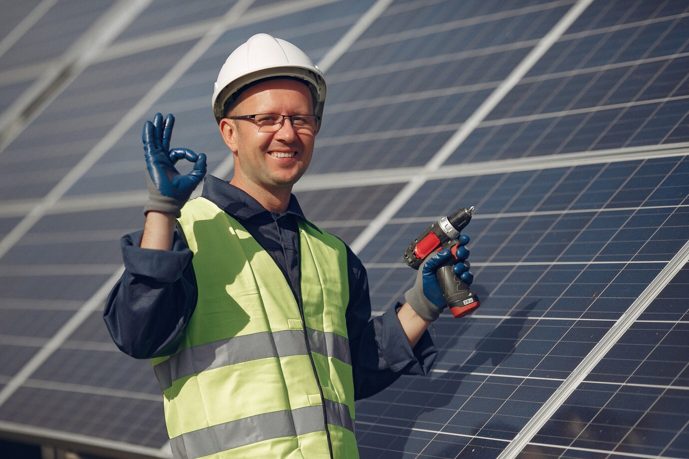 Placas solares de alta eficiencia instaladas por Asergal para ahorro de energía solar